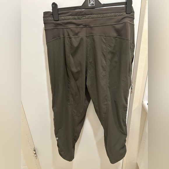 Lululemon Dance Studio Cropped Pants size 12 - Picture 7 of 7